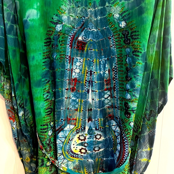 Tie dye casual top very beautiful done in green and blue looks fabulous - Picture 2 of 6